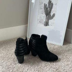 Suede black bootie
